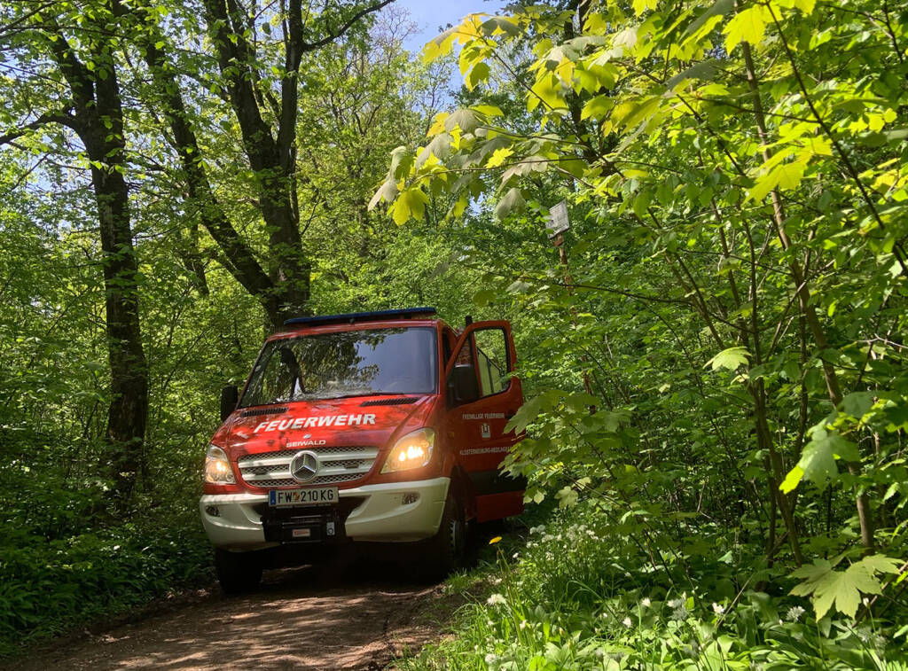 Tragehilfe für Rotes Kreuz am Mountainbike-Trail