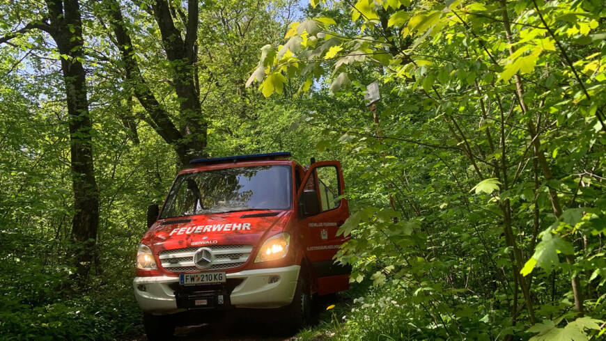 Tragehilfe für Rotes Kreuz am Mountainbike-Trail
