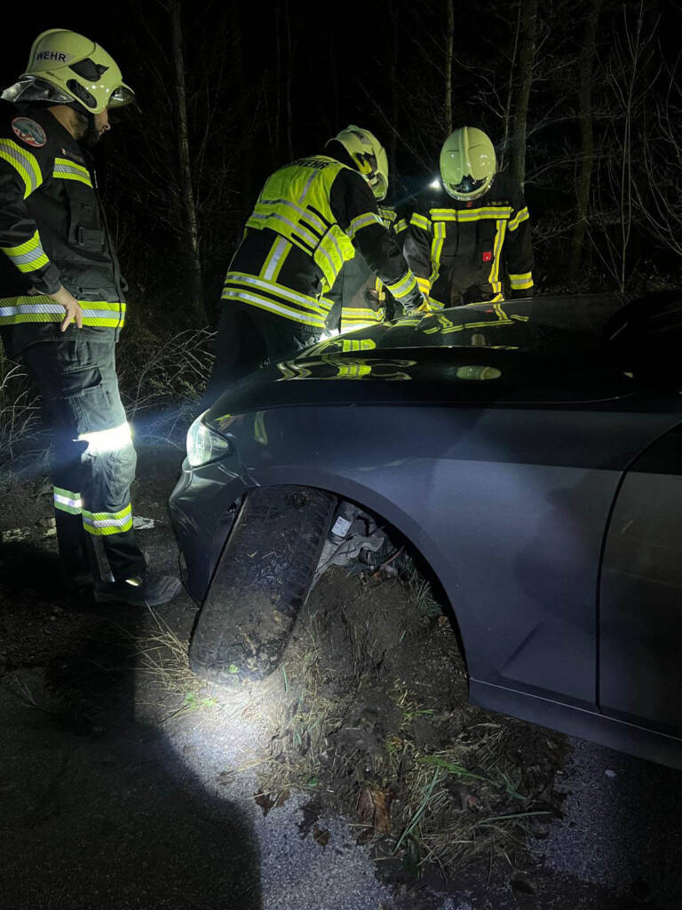 PKW-Bergung auf der Tullner Straße